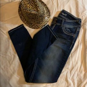 Gently loved Wallflower skinny jeans 5 pocket